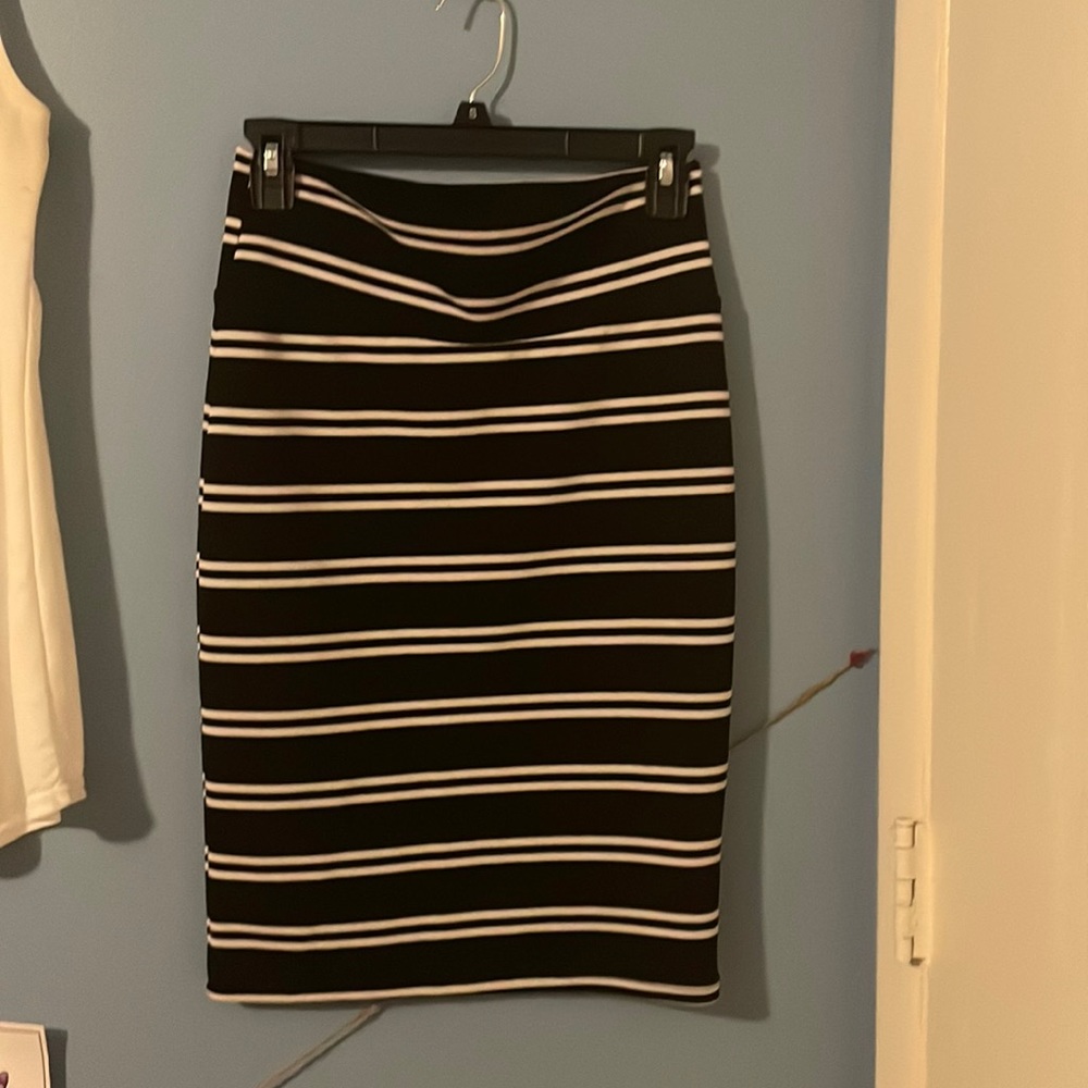 LulaRoe XS black with white stripes skirt.
